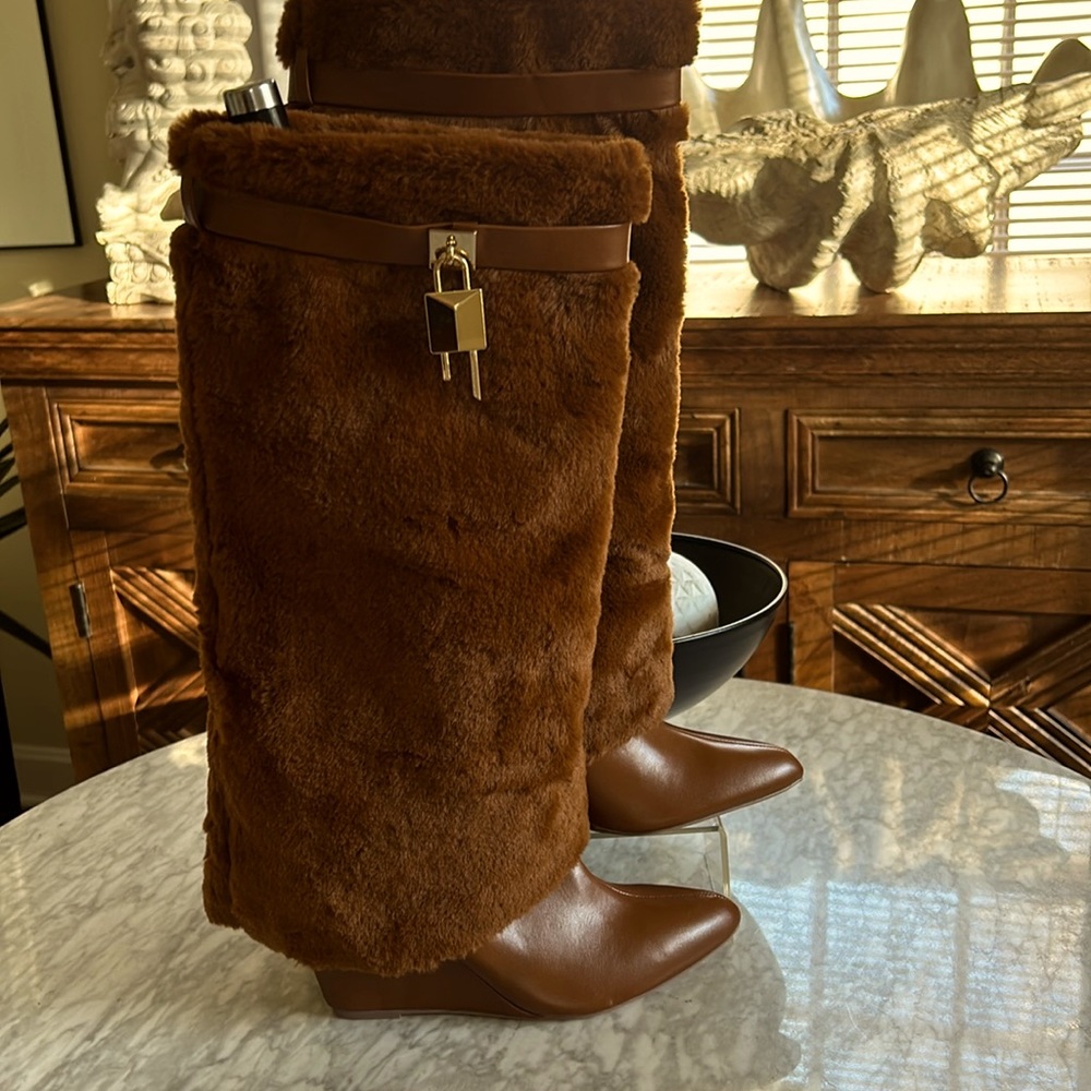 NWT Fashion Furry Boots
